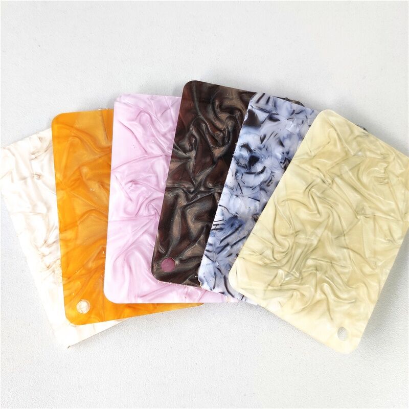 Wat zijn de voordelen van een gegoten acrylplaat voor displays